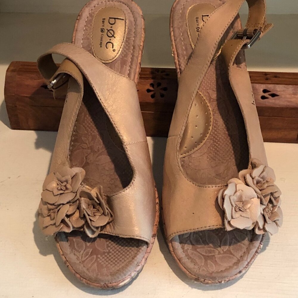 BOC Born Odette Womens Sandals Size 10 M Beige